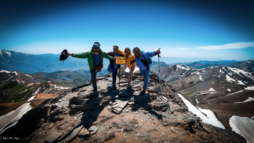 Climbing the peak of Siyalan_4175 m